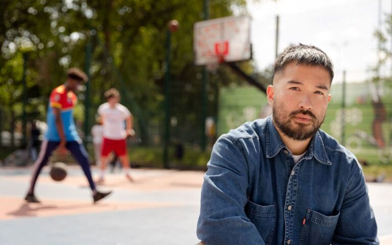 Dararith Pach, the artist giving basketball courts a makeover – Mairie de Paris