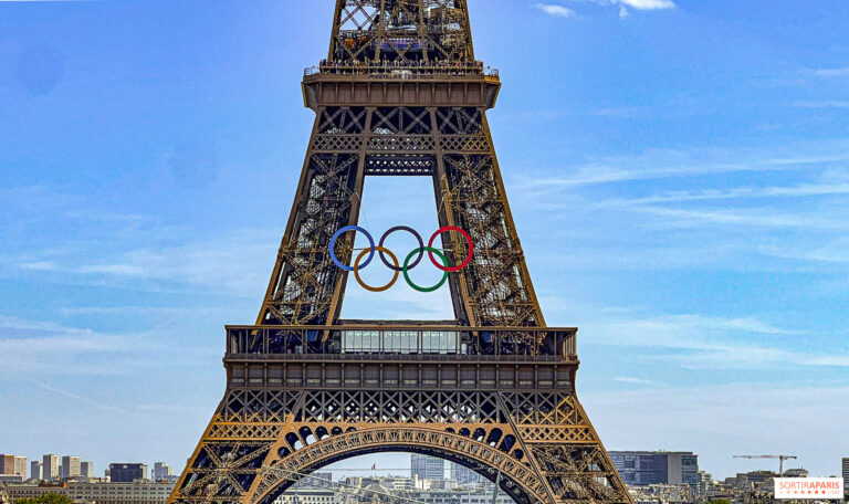 Paris 2024 Olympic Games: the Olympic rings securely installed on the Eiffel Tower