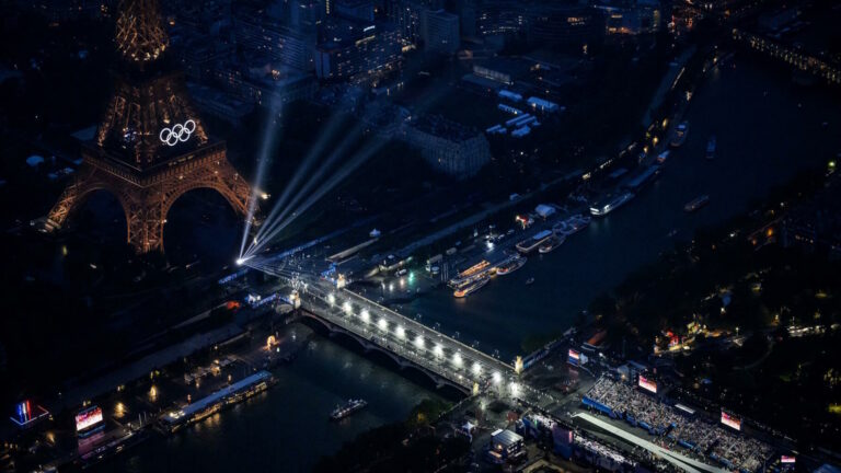 EN DIRECT – La cérémonie d'ouverture de Paris 2024 se poursuit devant la Tour Eiffel