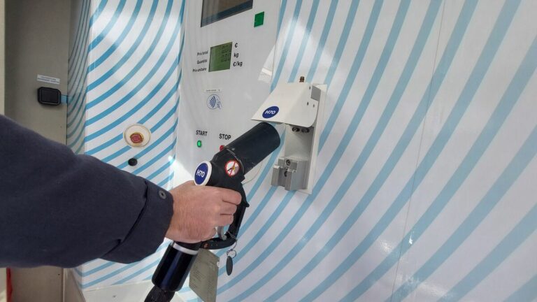 JO Paris 2024 : des scientifiques dénoncent la promotion des véhicules à hydrogène par Toyota