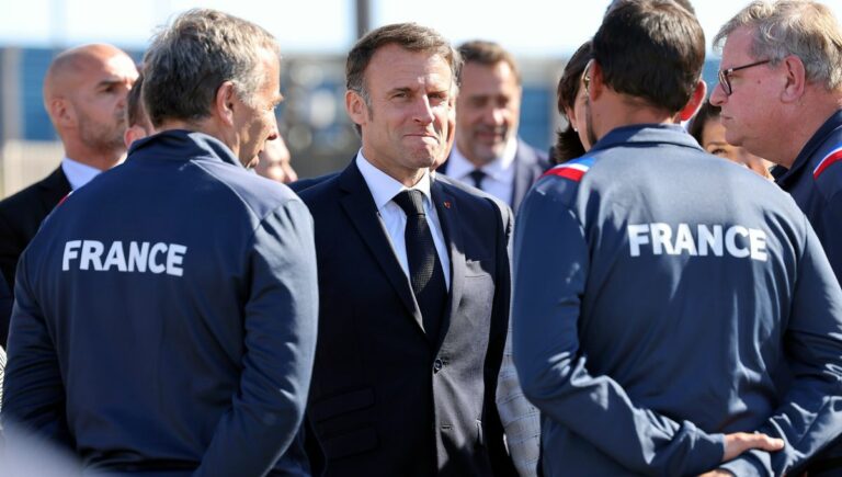 JO de Paris 2024 : Emmanuel Macron en visite officielle au Village olympique – France Bleu