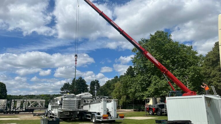 Pour les JO, le parc de La Courneuve s'offre la plus haute tour mobile d'Europe